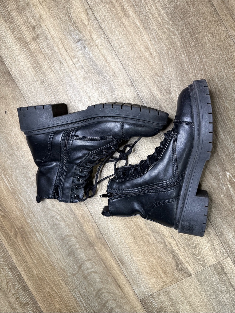 ALDO Women’s Size 7.5 Black Combat Boots Faux Fur Lined Lace Up Chunky Heel